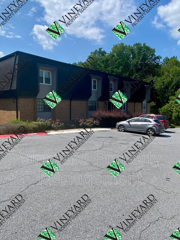 Foto del edificio - 275 Winding River Dr
