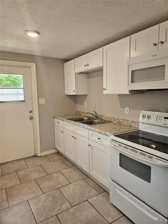 Building Photo - 5302 Oakwood Ct