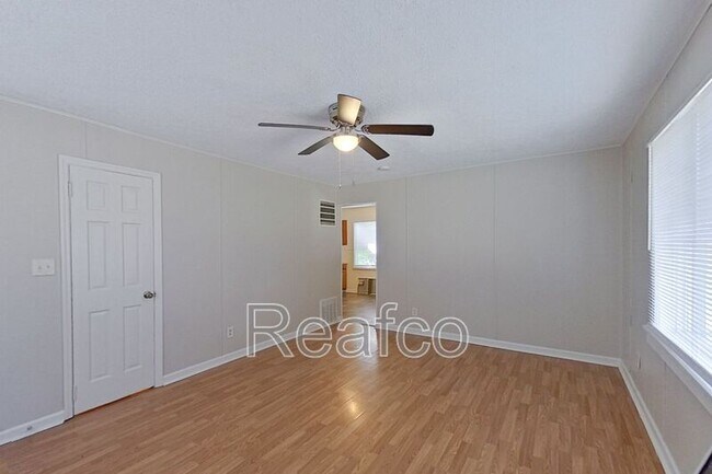 Building Photo - 671 S Wheatland Ave