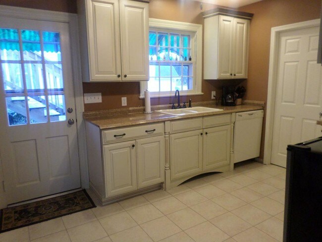 Foto del edificio - 324 N Division St