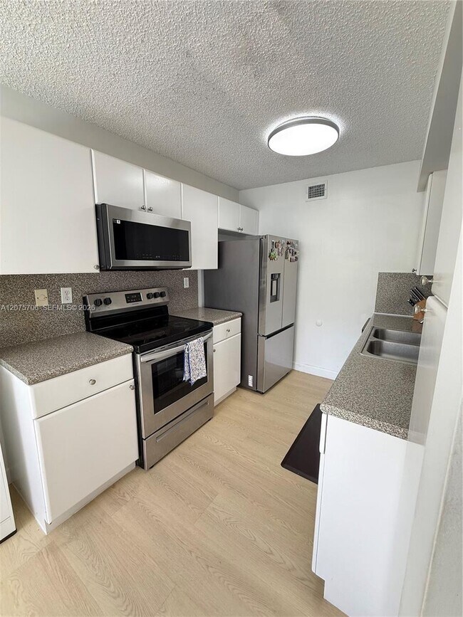 Building Photo - 4974 NW 97th Pl