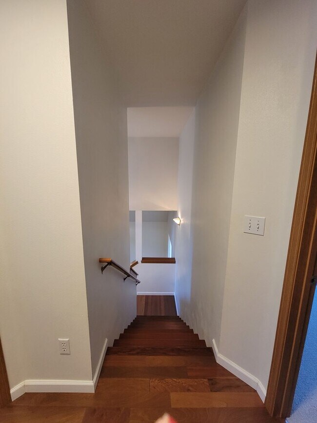 Foto del edificio - Newer 2 story 1761 sq ft 3 bedroom, 2 1/2 bath home with 2 car garage