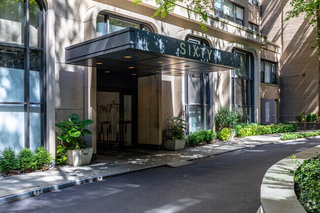 Entrada - 60 East End Ave