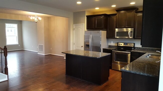 Building Photo - 3 Br. 3full and 1 half Ba. Townhouse Suncr...