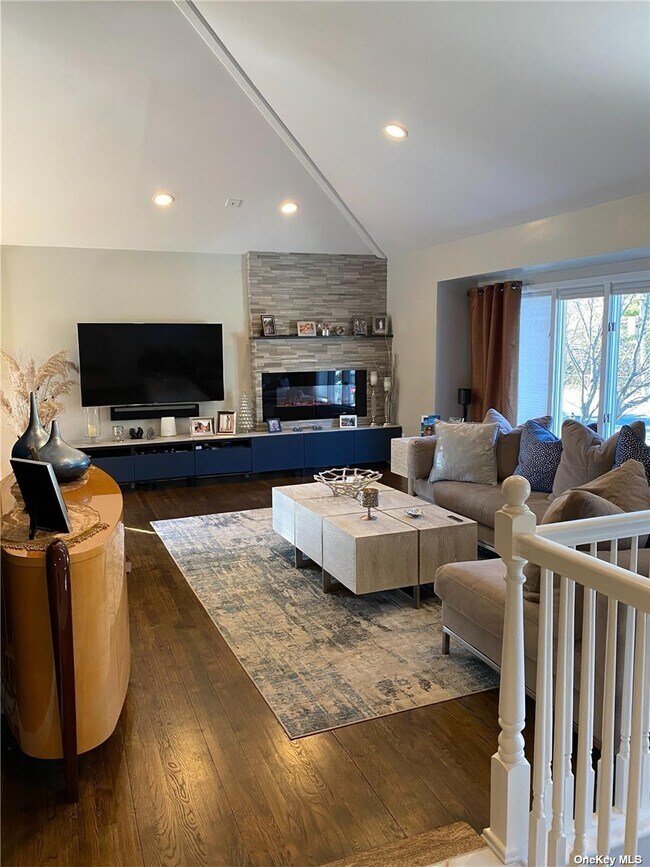 65 Pine Hill Ln, Dix Hills, NY 11746 House Rental in Dix Hills, NY