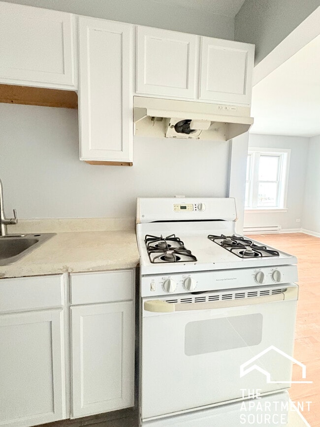 Building Photo - 6228 S Western Ave