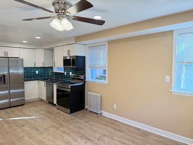 Building Photo - 8505 Greenwood Ave