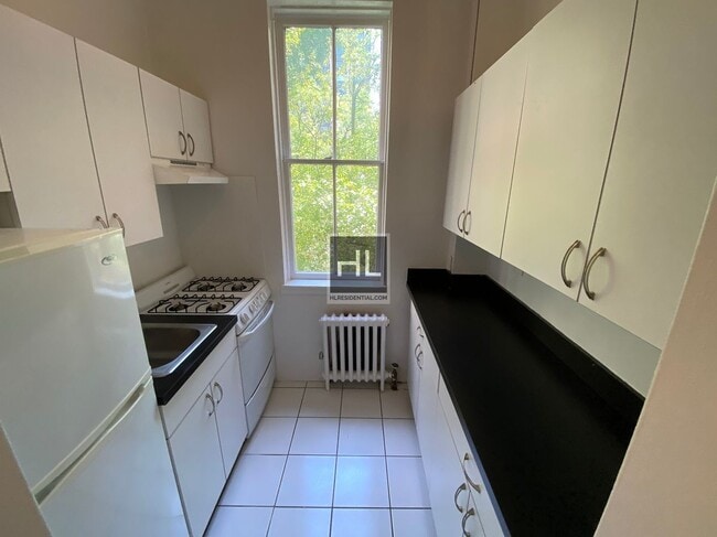 Building Photo - AMAZING 1 BR APARTMENT! WON’T LAST!! NO BR...