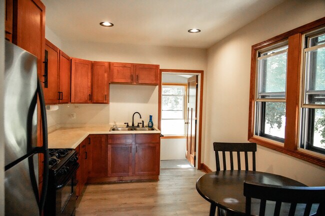 Cocina - 750 Stewart Ave