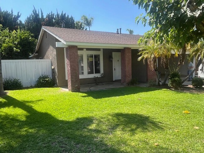 Foto del edificio - $2,975 4 BEDROOM 2 BATH + OFFICE/ DEN (RIV...