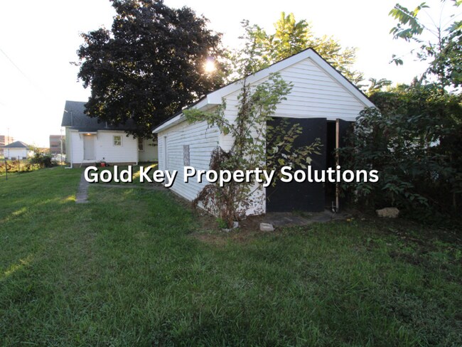 Foto del edificio - Updated 2 BR 1 BA House with Huge Kitchen and Garage (SECTION 8 APPROVED)