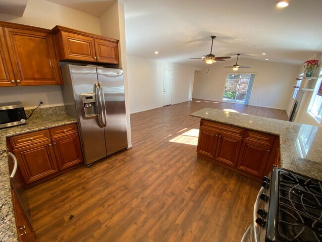 Foto del edificio - Coastal Living in Imperial Beach - Spaciou...