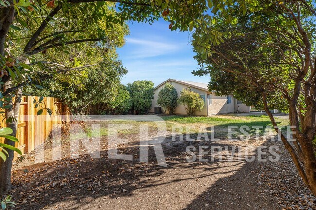 Building Photo - 508 Oakborough Ave