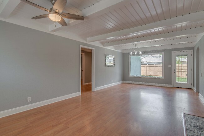 Building Photo - 2209 Byron Rd