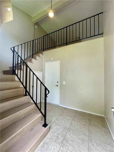 Foto del edificio - 326 W 9th St