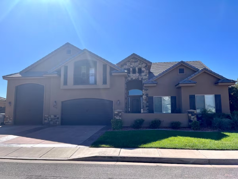 Foto principal - 4077 Gritton St
