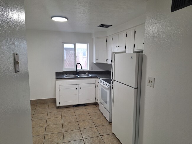 Building Photo - Roy 4-plex 2002