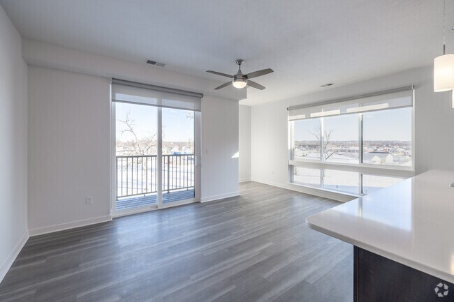 1 habitación, 1 baño - 811 pies cuadrados - Sala de estar - TreeHouse