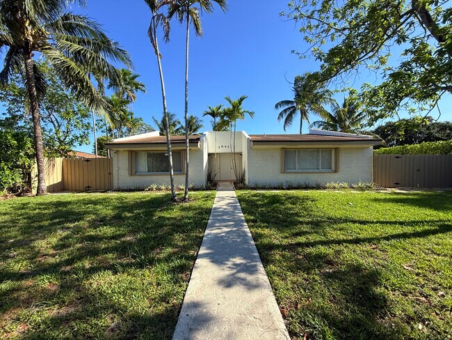 Building Photo - 2645 Riverland Dr