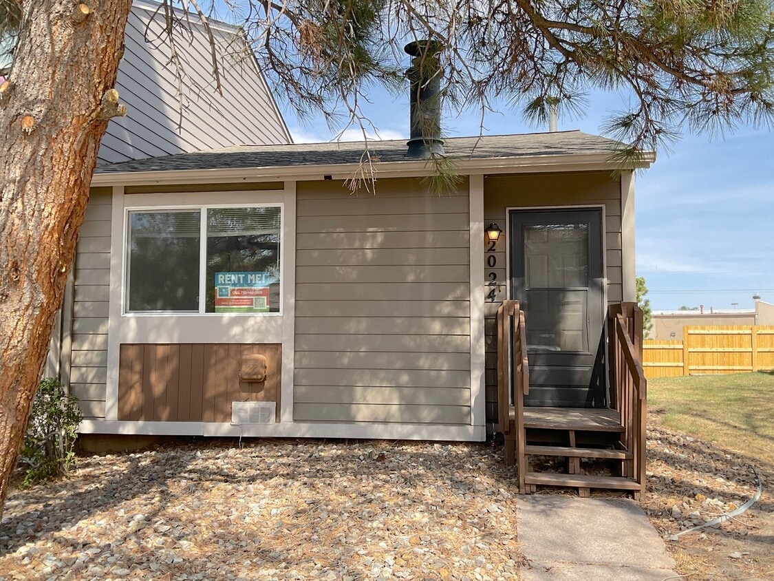 1 Bedroom Townhome Available Near N Academy Blvd and Vickers Dr! - 1 Bedroom Townhome Available Near N Academy Blvd and Vickers Dr!