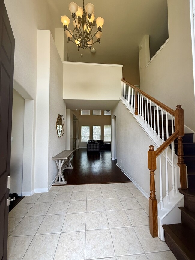 Building Photo - 510 Roble Fino