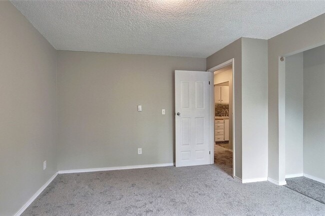 Building Photo - Updated Lynnwood 1 BD 1BA