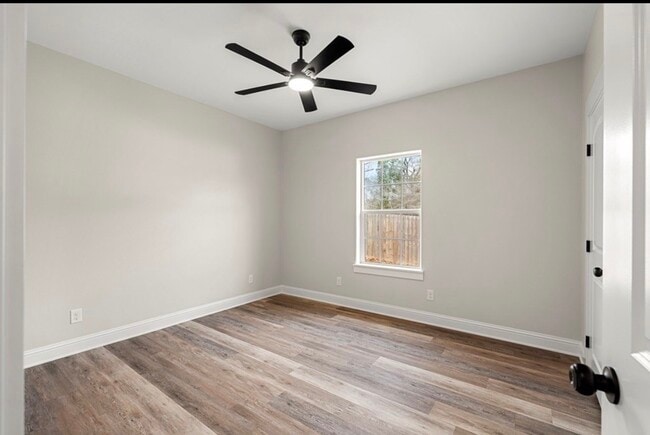 Building Photo - 524 Burk St