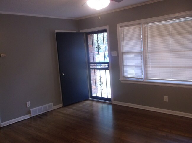 Building Photo - 2076 Gayle