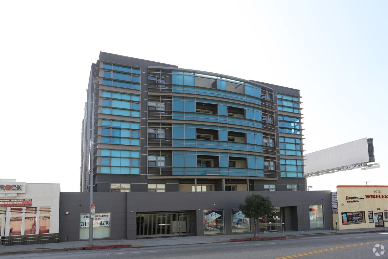 Foto principal - 12026 Wilshire Blvd
