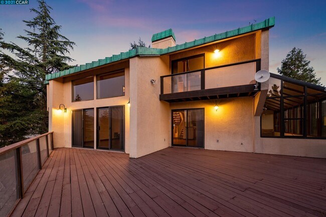 Building Photo - 5621 Highland Rd