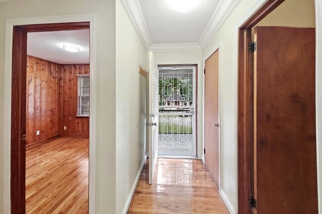 Building Photo - 2798 Dearwood Dr SW
