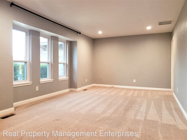 Building Photo - 3 br, 2 bath House - 12112 Western View Dr