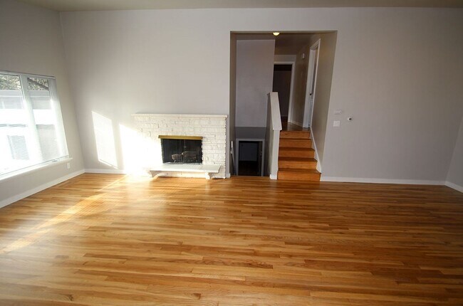 Building Photo - NICELY UPDATED 4 BEDROOM BELLEVUE HOME FOR...
