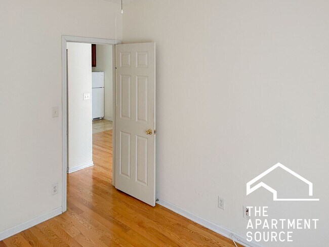 Foto del edificio - 3924 N Pine Grove Ave