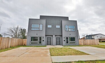 Building Photo - 9315 Ashville Dr