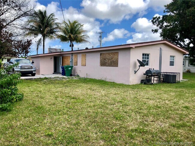 Foto del edificio - 18920 NW 19th Ave