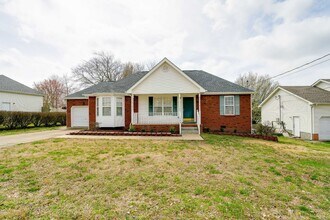 Building Photo - 704 Veneta View Dr