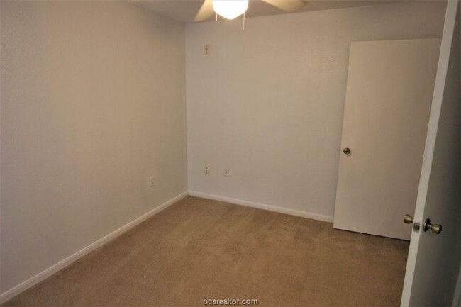 Foto del edificio - 517 Southwest Pkwy