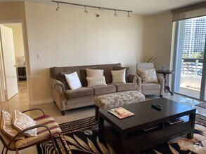 Building Photo - 3600 Mystic Pointe Dr