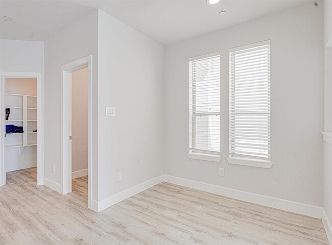 Foto del edificio - 389 N Centro Cir