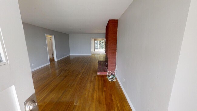 Foto del edificio - 5018 Rockford Dr