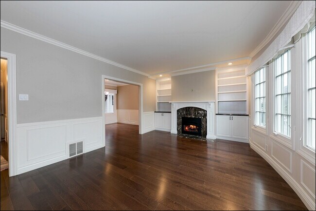 Building Photo - 2263 Francisco St