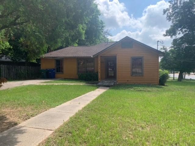 Primary Photo - 1021 Oak Dr