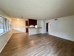 Building Photo - 2040 Victor Ave