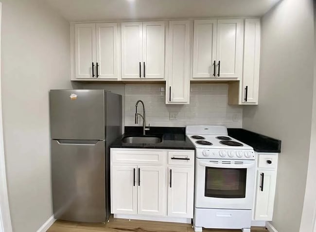 Building Photo - 243 E Fayette St