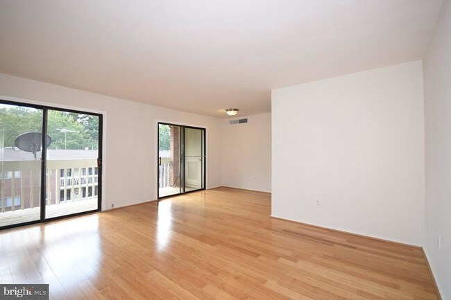 Building Photo - 7435 LITTLE RIVER Tpke