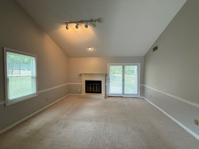 Foto del edificio - 720 Landing Ln
