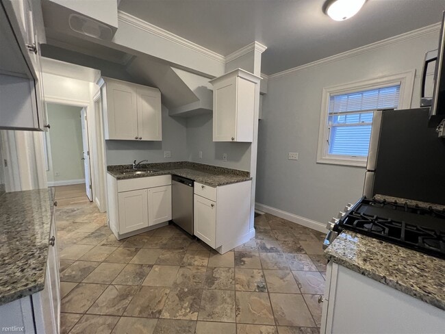 Building Photo - 4 br, 2 bath House - 336 S Division St Apt...