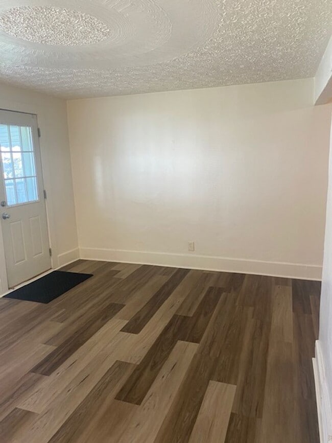 Building Photo - Quaint one bedroom home for rent at just $...