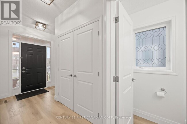 Building Photo - 3079 Pomeroy Ln
